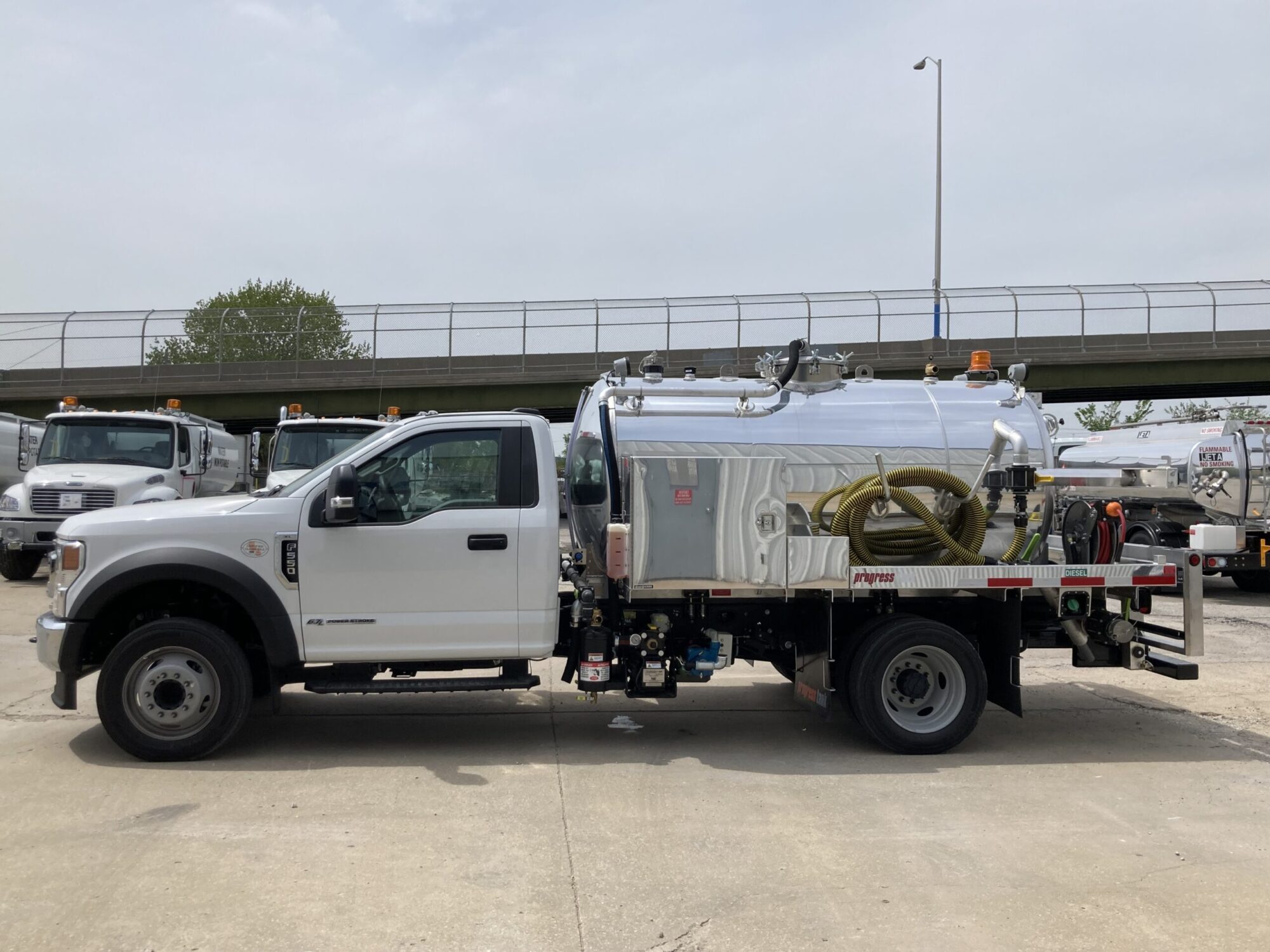 Progress 1,250 Gallon Portable Restroom Truck – 2CPT AL W/ 2024 FORD F-550 2WD