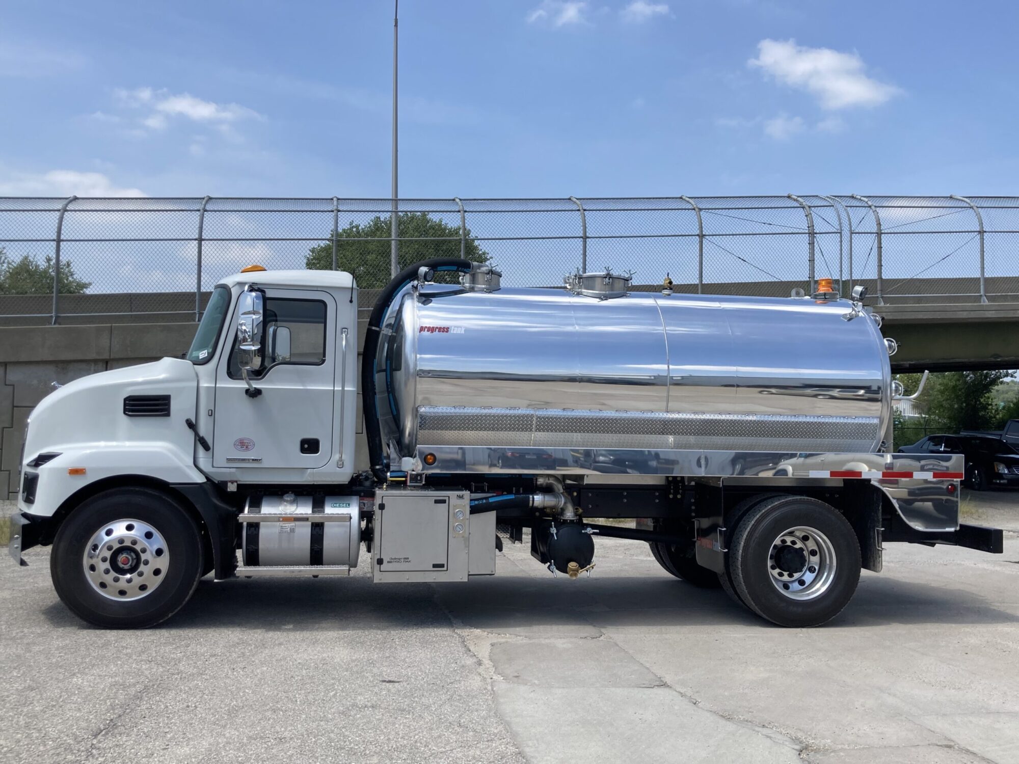 Progress 2,500 Gallon Septic Truck – 1CPT AL W/ 2026 MACK MD7