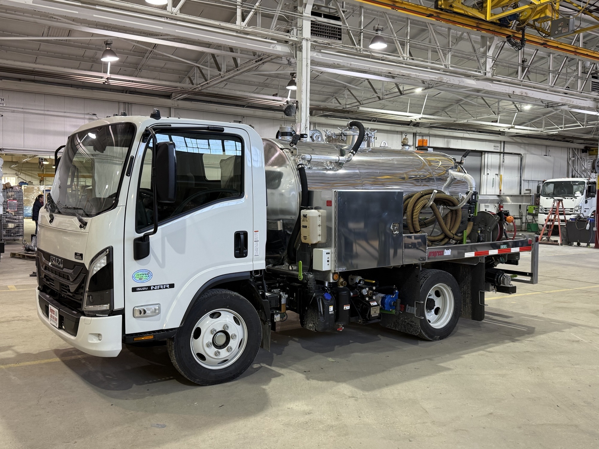 Progress 1,250 Gallon Portable Restroom Truck – 2CPT AL W/ 2025 ISUZU NRR DS